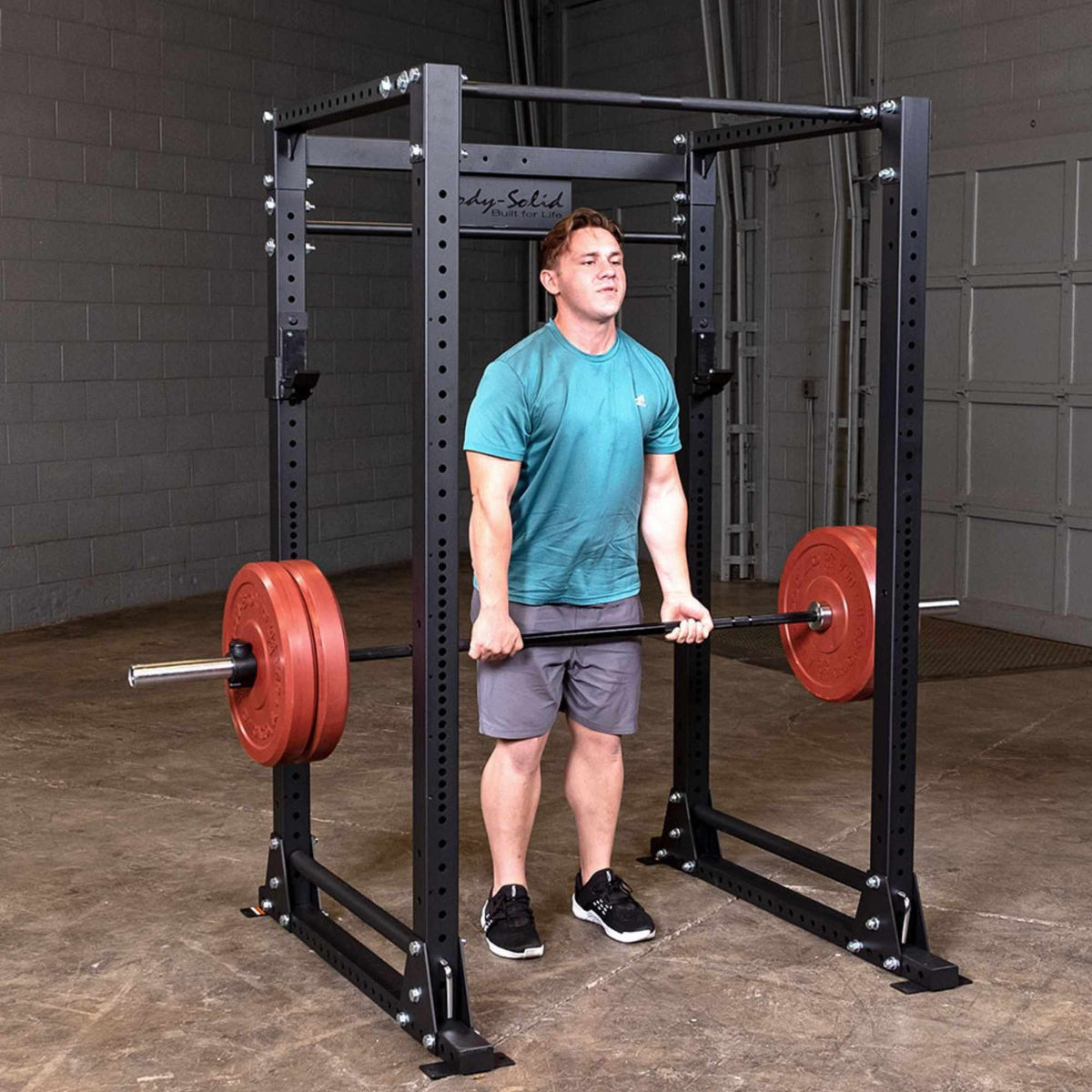 Body-Solid Power Rack GPR400 a man Reverse Grip Lift