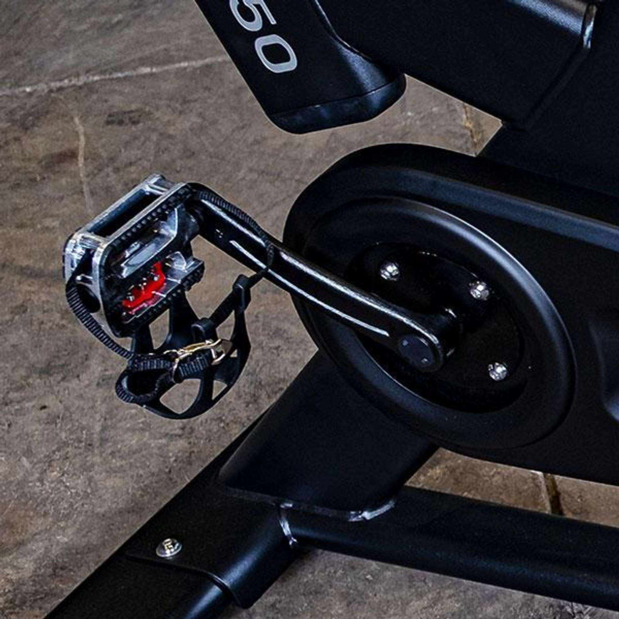 Body-Solid Endurance Indoor Cycle ESB250 Zoomed-in pedal and crank system