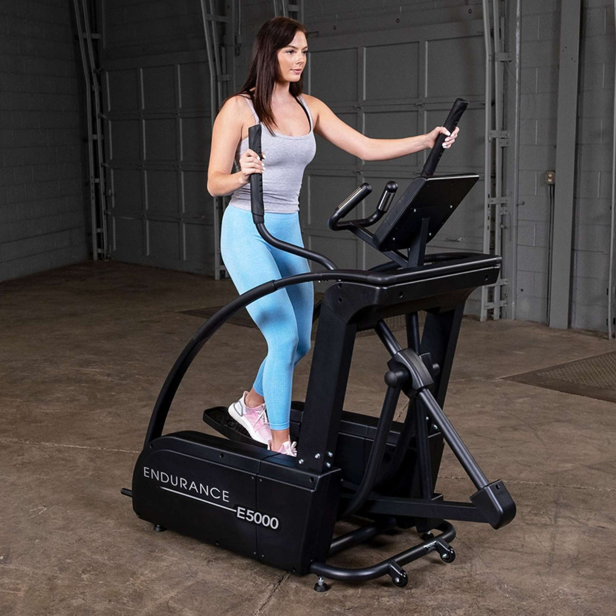 Body-Solid Endurance Premium Center Drive Elliptical E5000 Wireless HRC With Background