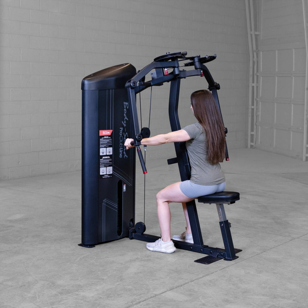 Body-Solid Pro ClubLine Series 2 Pec Delt S2PECX Woman seated on Body-Solid ProClub Line machine holding handles in starting rear delt position