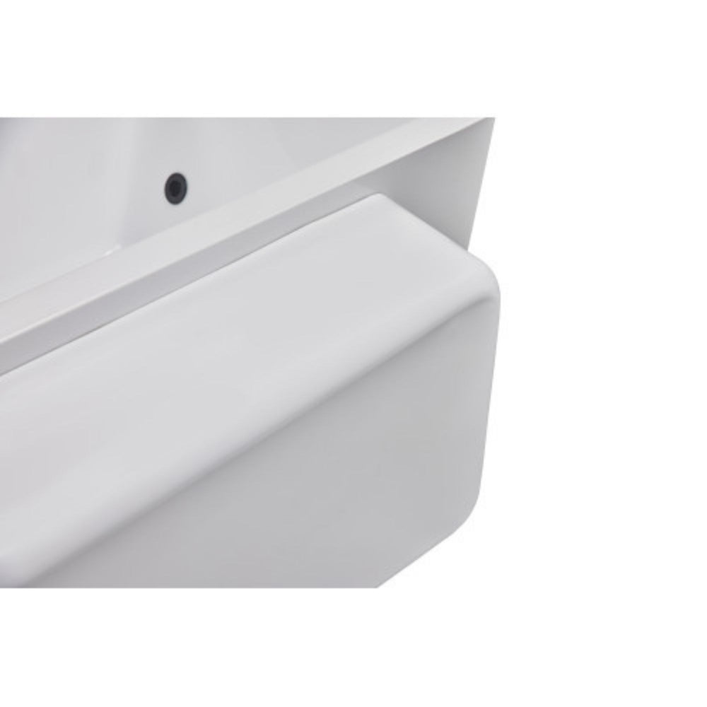 Luxury Spas Cold Plunge Pro XL side detail of tub