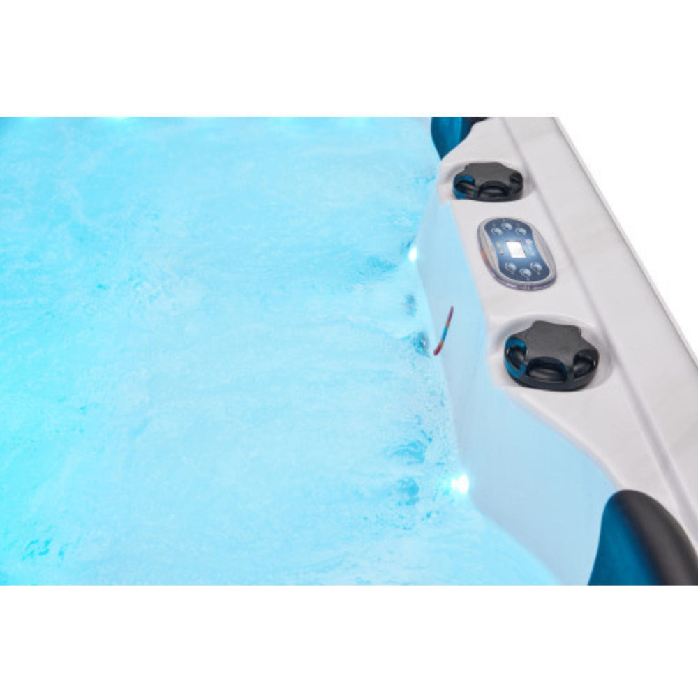 Luxury Spas Social 5 Person Hot Tub Close Up Electronic Control With LED Lighting 